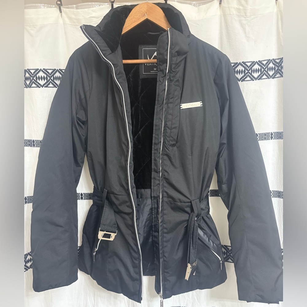 Elegant Black Ski Jacket for Women